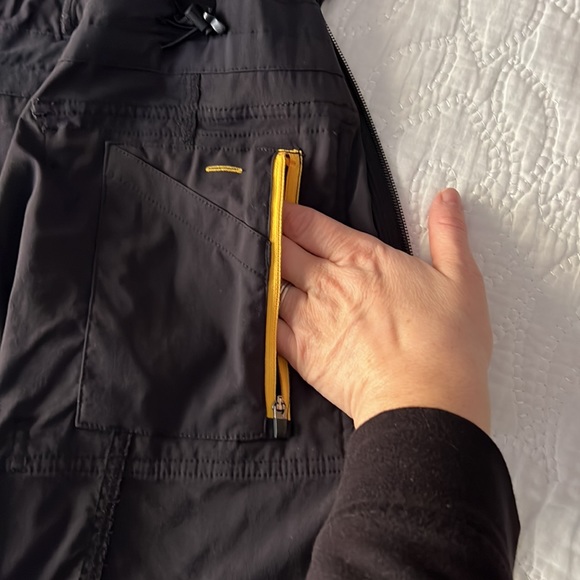 Eddie Bauer lightweight black jacket w/ hood— women size extra large - Picture 5 of 6